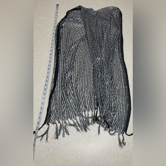 Black Gray Metallic Thread Fringed Scsrf - Picture 7 of 7